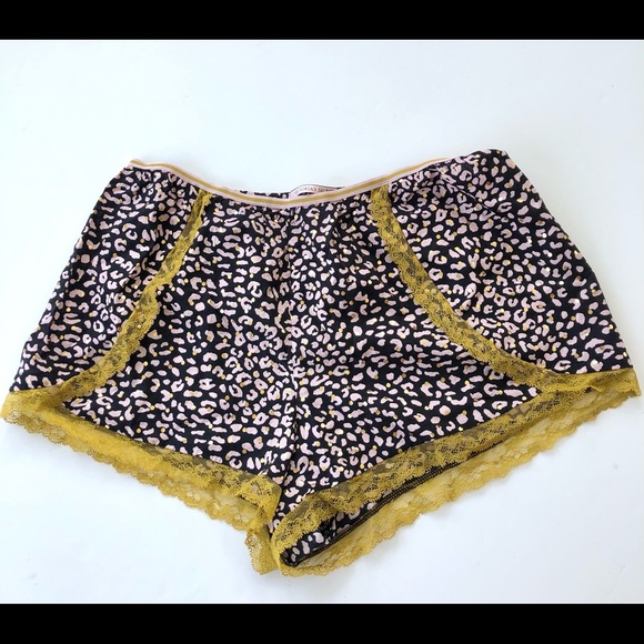 Victoria's Secret Other - Victoria’s Secret lace accent pajama shorts M